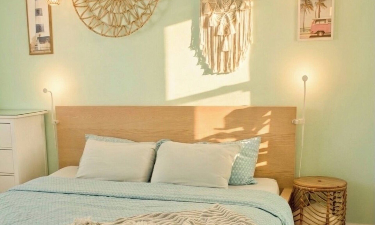 Alamitos Beach Condo | KING size bed- walk to the BEACH- Air Conditioner- Bunk beds- Pullout Couch