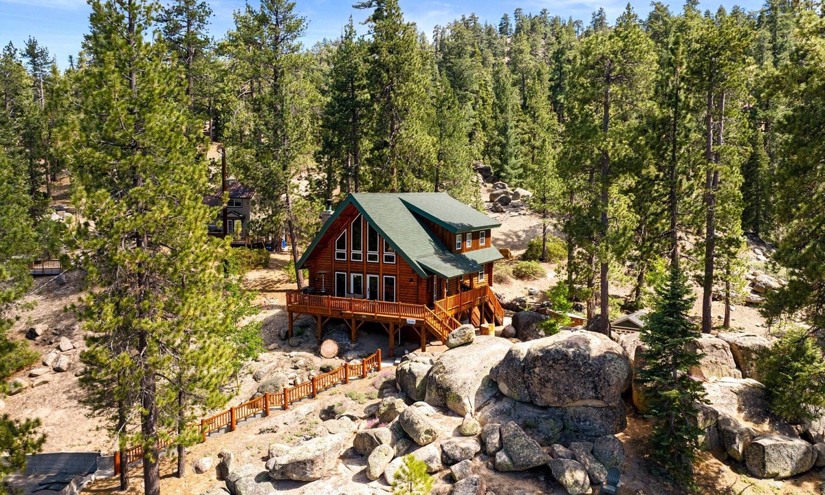 Boulder Bay Cabin | Lakeview Lodge - Across the street from the lake, Log Cabin, Arcade Game ,Lake Views