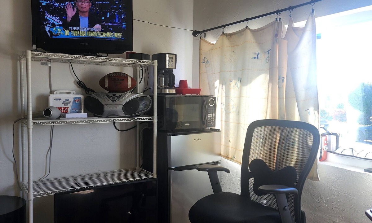 San Bruno Apartment | Lovely 1-bedroom Apt, Free parking, 5 minutes to S.F AirPort and all business