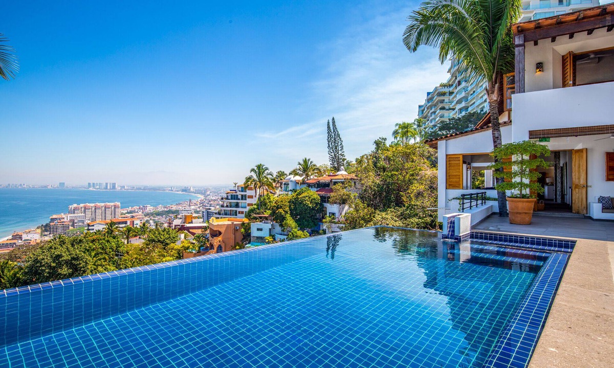 Amapas House | Luxurious Tropical Oasis w/2 Private Pools & Jacuzzi