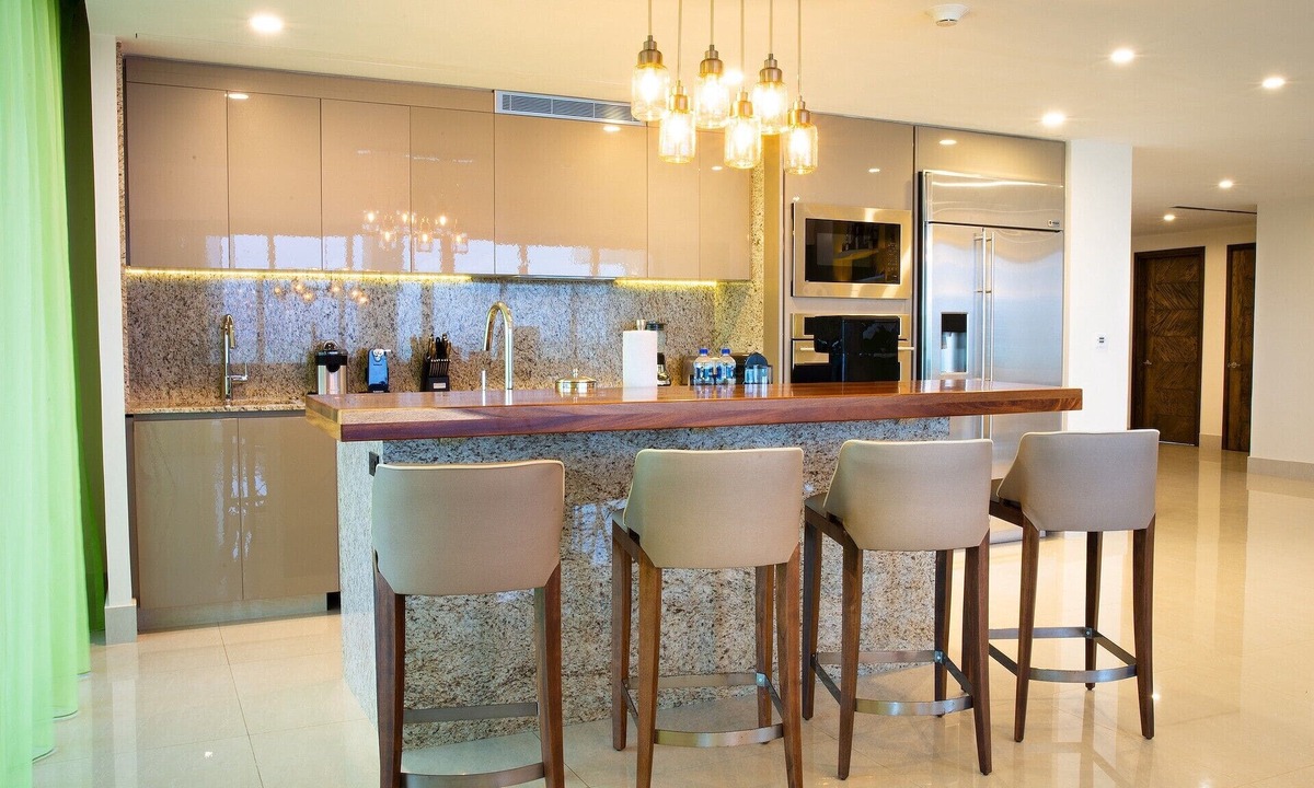Punta Sam Apartment | Luxury 3 Bed, 3.5 Bath Hotel Penthouse Suite w/private Jacuzzi & ocean views