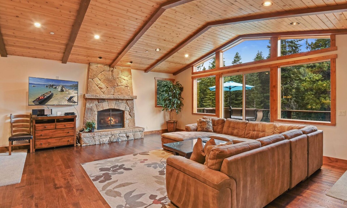 Kingswood Estates House | Luxury 5 Bedroom Home - Near Northstar