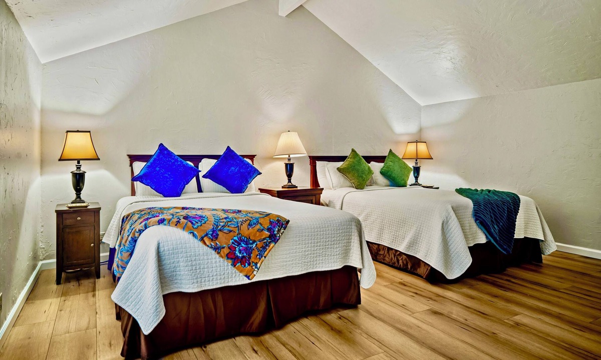 Northeast Carmel House | Luxury Carmel Suite Walk 25 min walk Carmel Beach 109