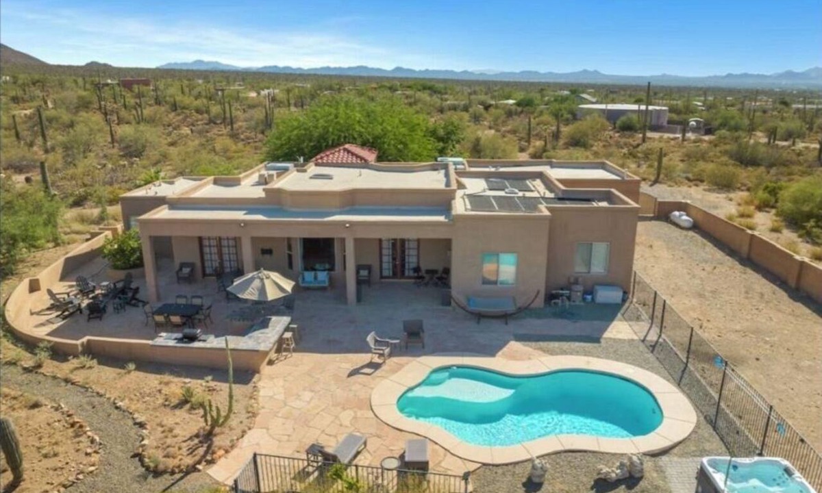 Picture Rocks House | Luxury Desert Retreat w/Pool, Hot Tub & Stunning Views - private 5+ acres