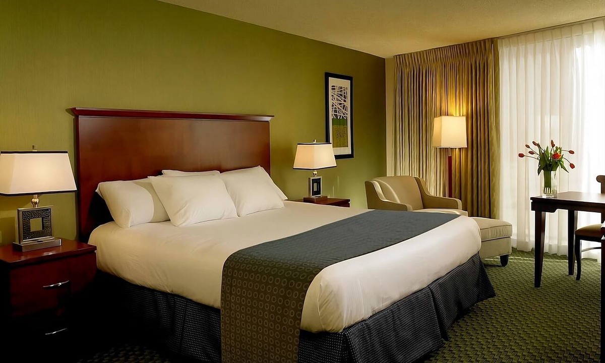 Laughlin Hotel | Luxury Guest Room | Aquarius Casino Resort | On the Colorado River
