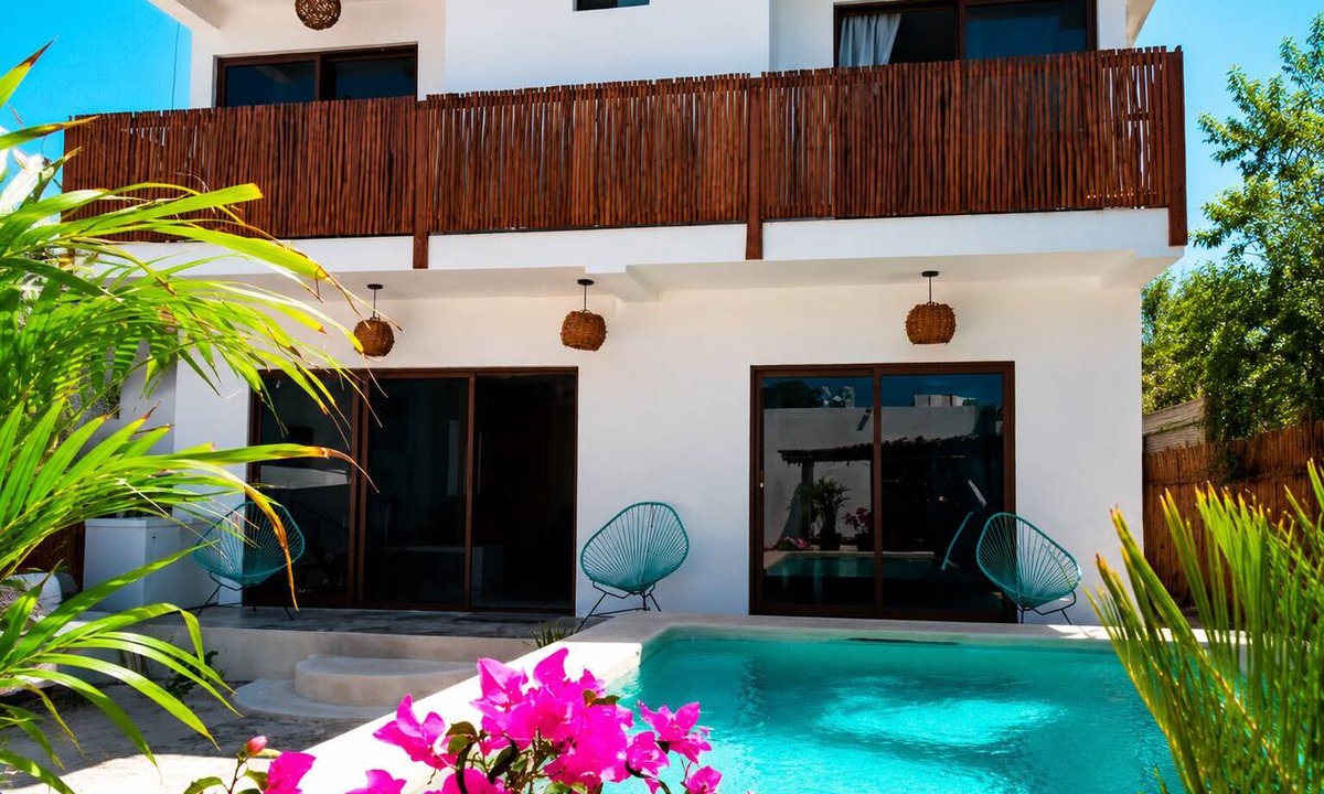 Downtown Holbox House | Luxury Villa Emma . Private Pool . Beach Club Access 4 King Suites Walk to the Beach