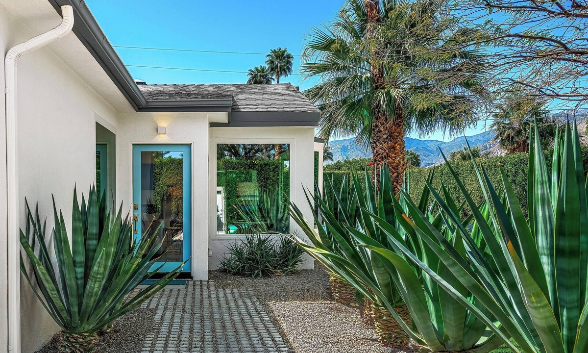 Palm Springs Villa | Mid-Century Oasis 4BD/Walled/Pool/Spa/Mtn Views