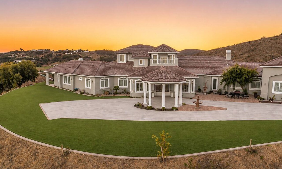 Murrieta House | Murrieta Manor - Private 6-Acre Estate, 50ft Pool, Spa, Theater & Mini Golf