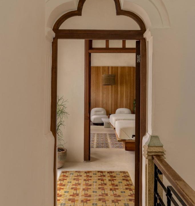 Zona Centro Apartment | Narrativ Lofts - Lira - Mid Century Cozy Retreat
