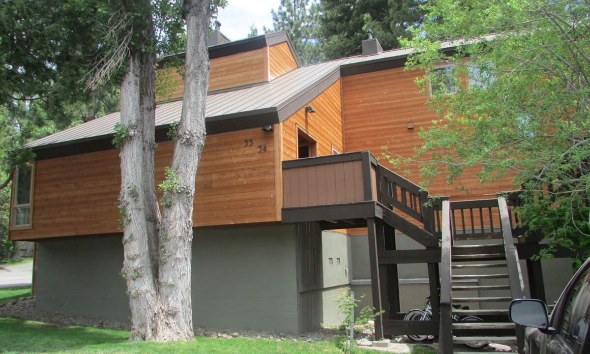 Dollar Point Condo | Nice home w/HOA pool, close to Tahoe City & beach