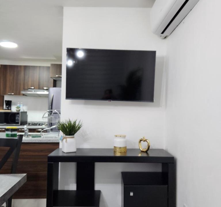 San Juan de Dios Apartment | Nuevo y amplio departamento con alberca y seguridad en el centro de Guadalajara