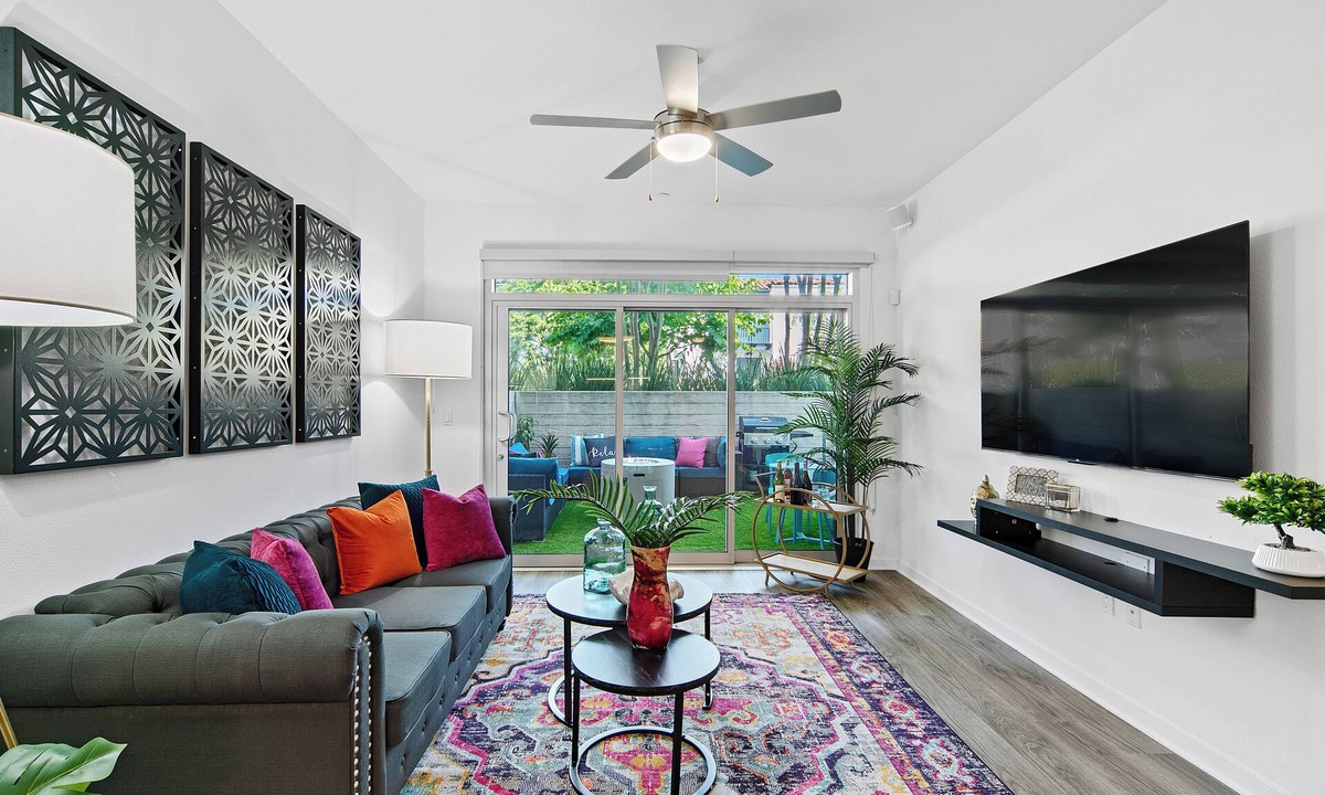 Carthay Circle Hotel | Oasis 2BD/2BA near Beverly Grove w/Parking, Gym and in unit Washer/Dryer