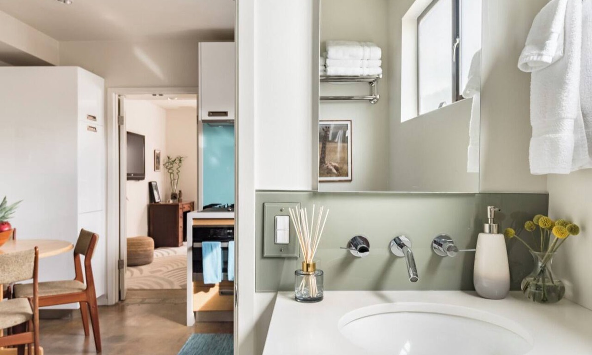 Playa Del Rey Apartment | Oasis by the Sea, block to beach, economical luxury