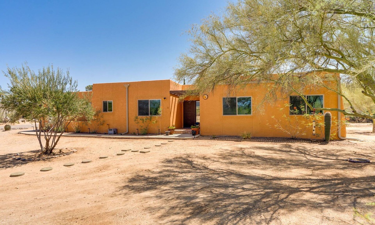 Casas Adobes House | Oasis Escape: Quiet & Convenient