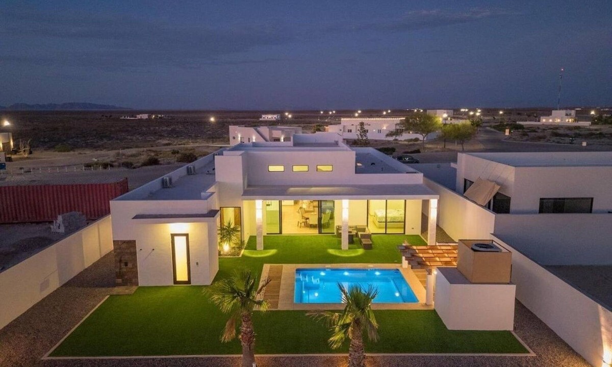 La Choya House | Ocean Breeze Home for 16 guests!