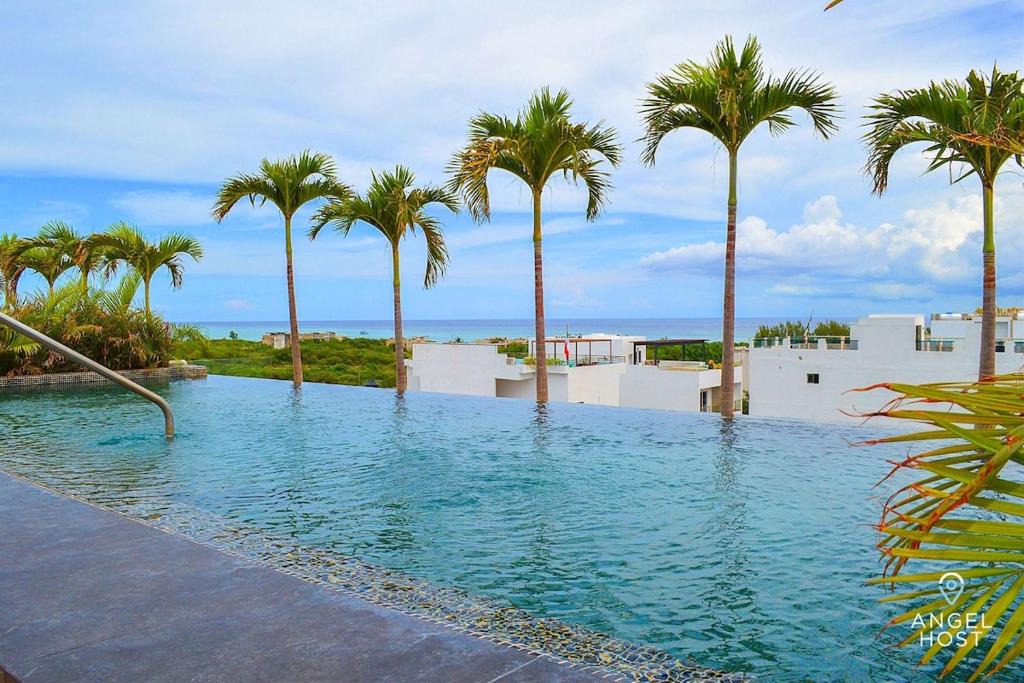 Luis Donaldo Colosio Apartment | Oceanview Roof Pool, Balcony, Steps To Beach