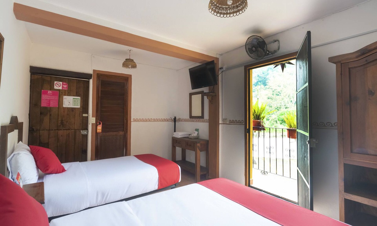 Xico Hotel | OYO Hotel Coyopolan