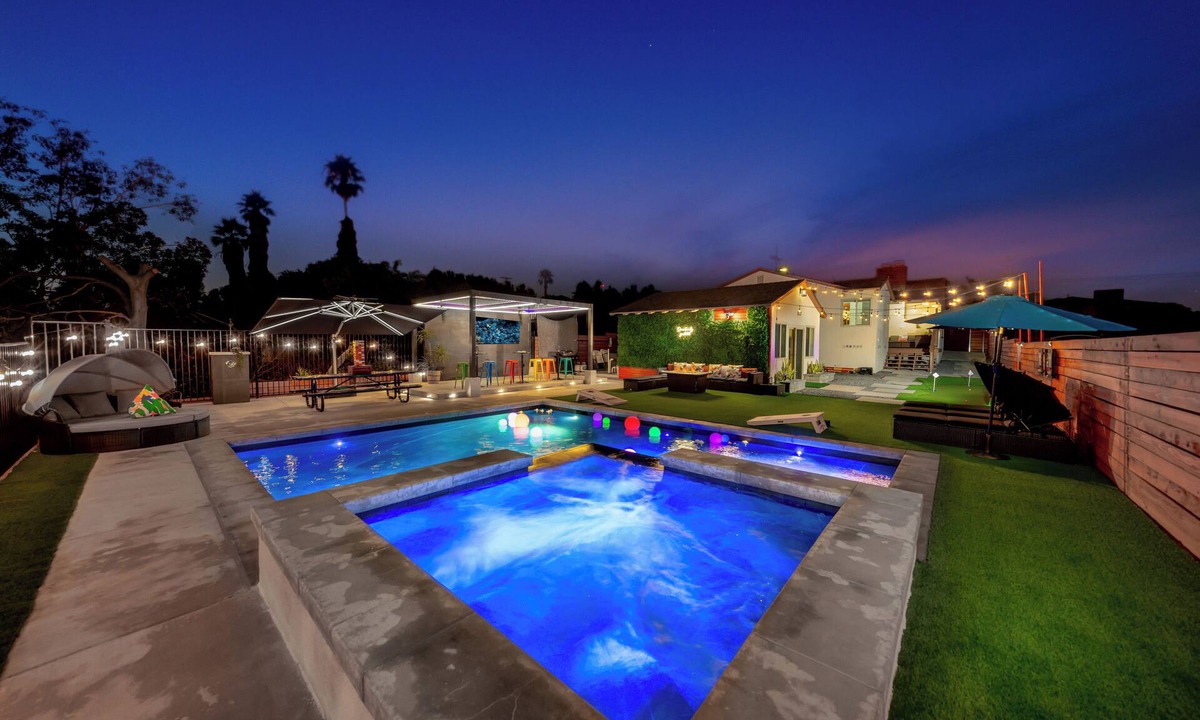 Lincoln Acres House | Paradise View: Luxury Pool & Spa Retreat