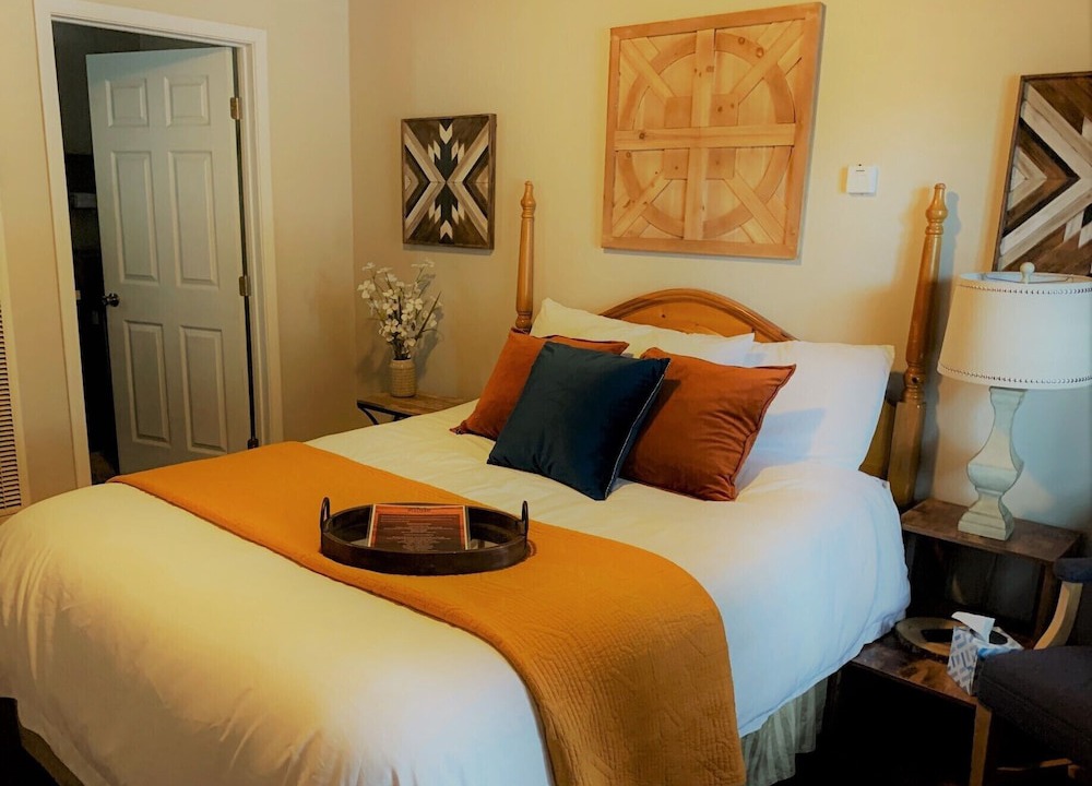 Tahoe Valley Hotel | Playpark Lodge Unit 7 Deluxe Queen Room