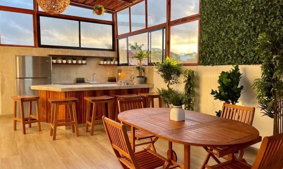 Downtown House | Private 3 floors building 8 bedrooms 10 bathrooms for 30 people, Best Location