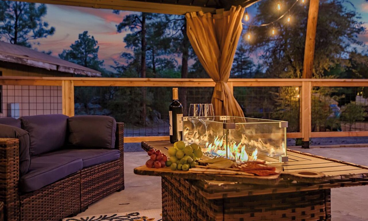 Prescott House | Private Secluded Acre | 2 Miles to Whiskey Row | 4 Bed/3 Bath + Game Room, Fire Pit, & Playground