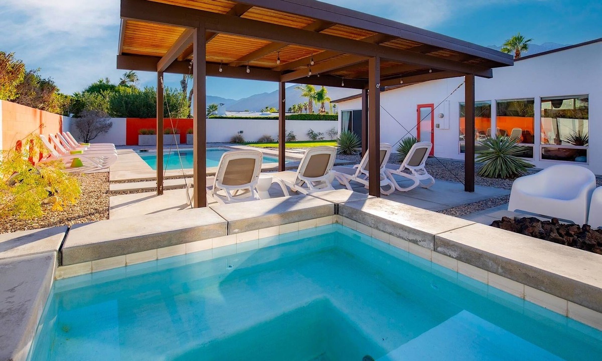 Racquet Club Estates House | Racquet Club House Special Summer Rates Now In Effect