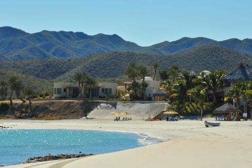 Ensenada Los Muertos Villa | Rancho De Costa by Cabo Villas