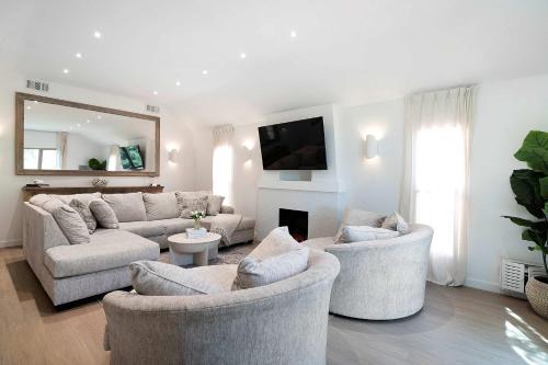 Los Angeles Apartment | Remodeled 3-Bedroom Retreat in LA