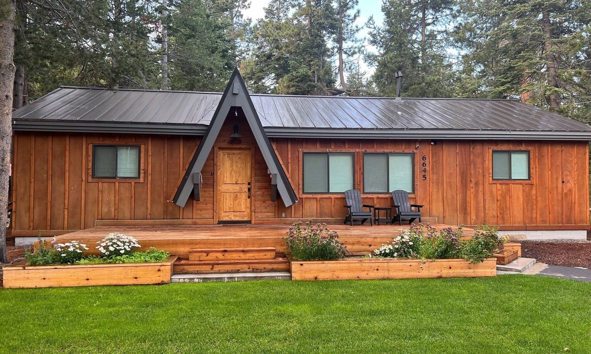 McKinney Estates House | Remodeled West Shore Cabin- 1 mile to Chambers Landing Beach - Near Homewood Ski