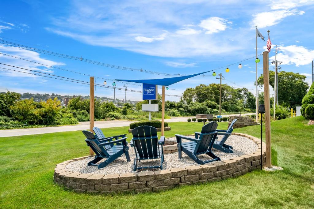 Somerset Hotel | Rodeway Inn