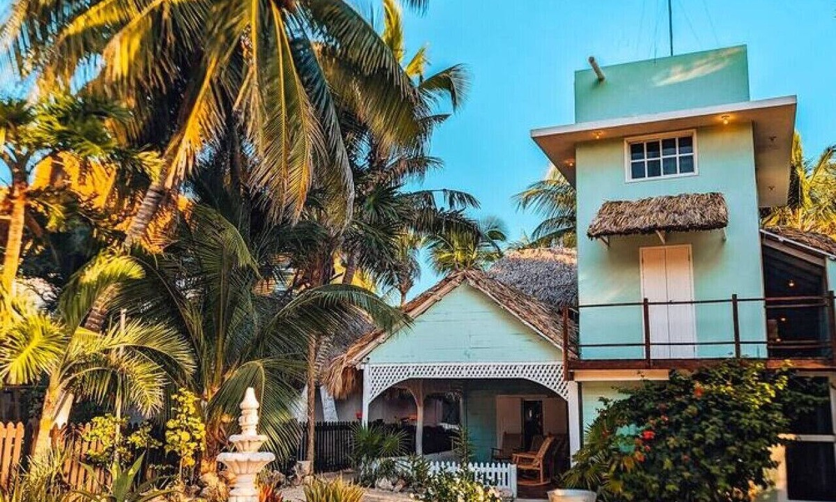 El Cuyo House | Rustic Luxury w/Ocean View, 4 BR & 3 Baths Utopia