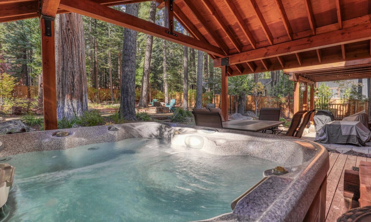 Carnelian Bay House | Secret Garden Luxury 4BR Hot Tub, Walk to Lake and Dining