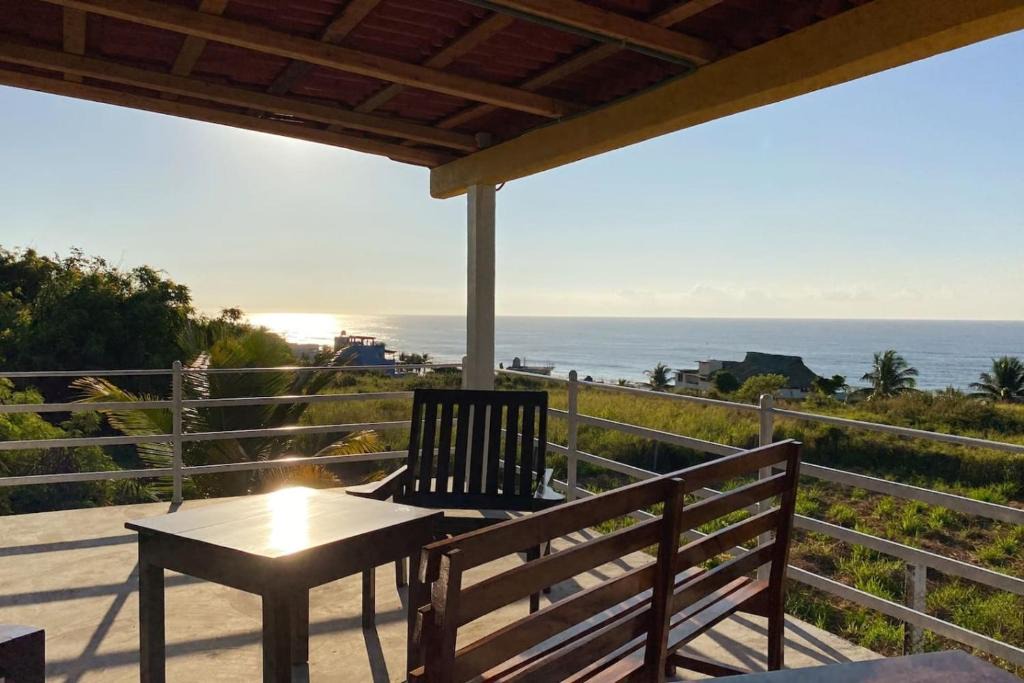 Santa Maria Tonameca House | Spacious and Sunny Beachside Oasis Stunning Views
