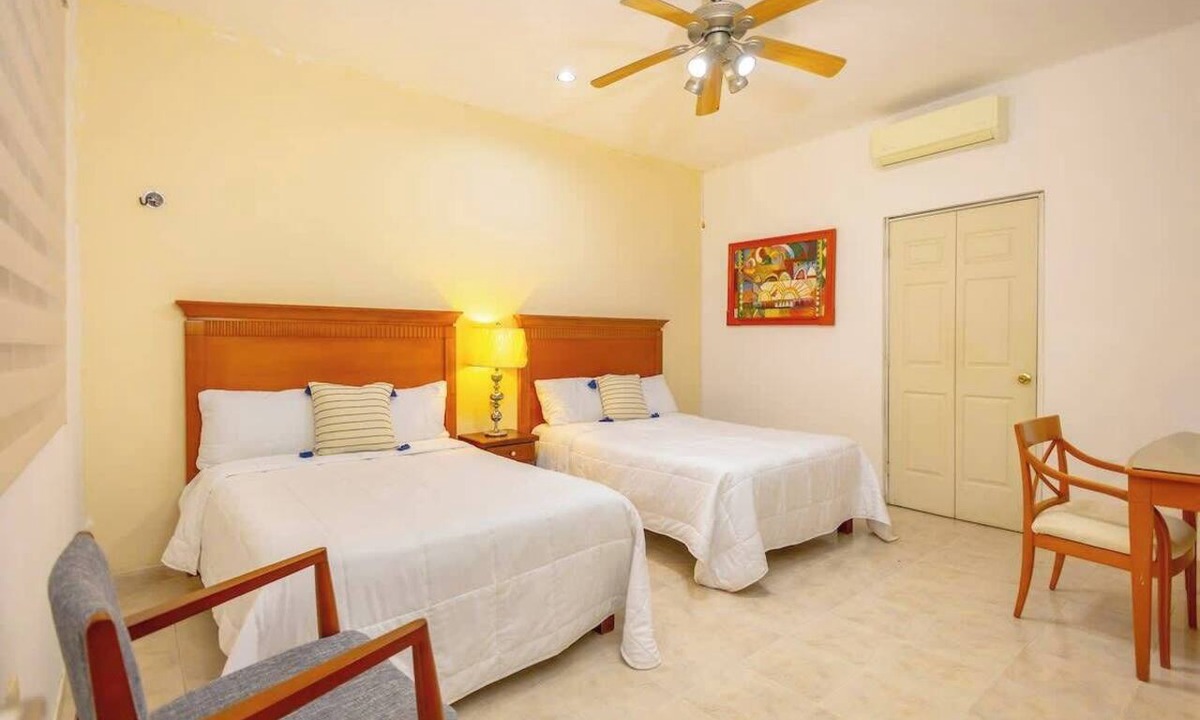Montecarlo House | Spacious Double Bedroom | Pool, Gym & Terrace