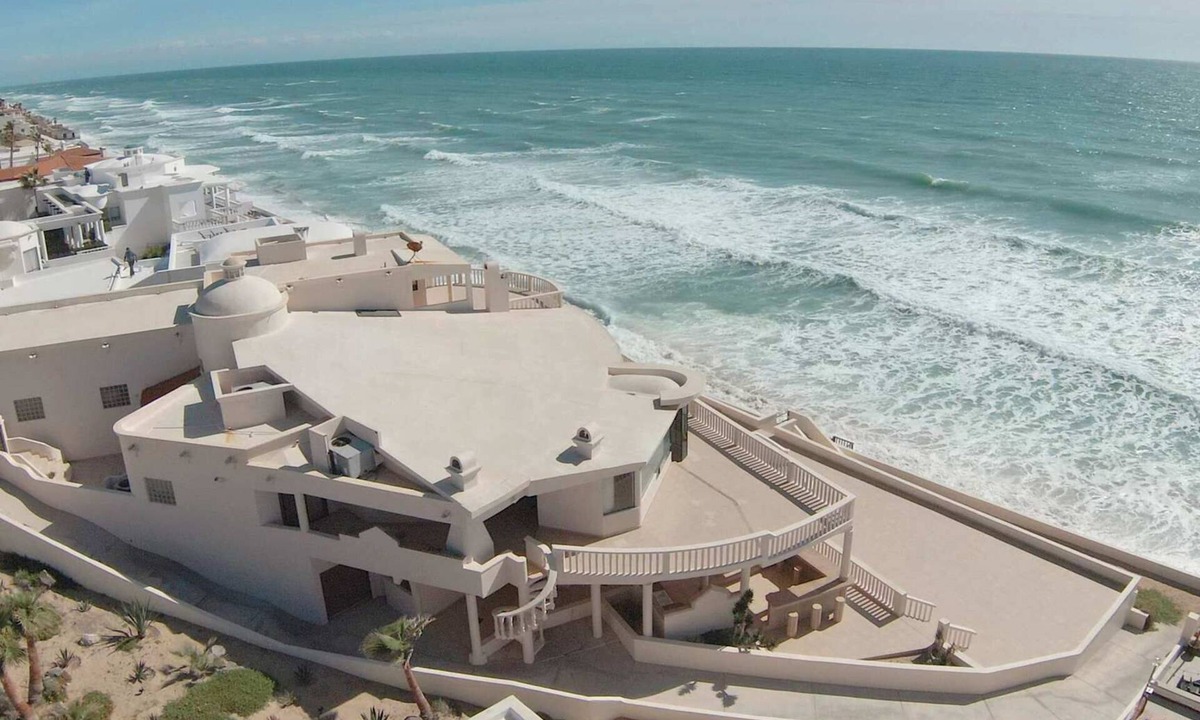 Las Conchas House | Spacious Family Beachfront Home Villa Dei Sogni