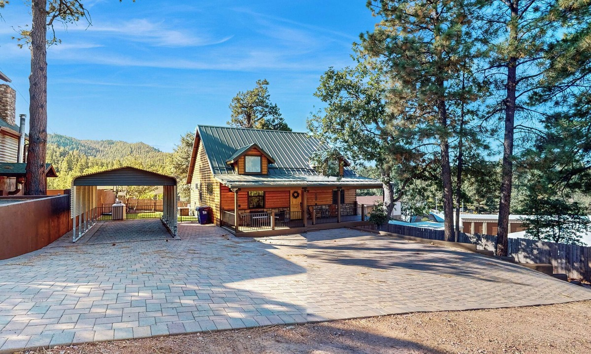 Strawberry House | Strawberry Cabin w/Hot Tub Near Gila Nat'l Forest