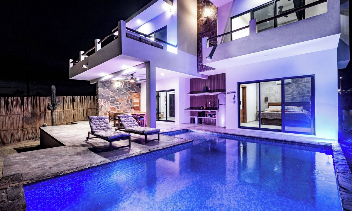El Sargento Boat Rental | Stunning 3br/3.5ba with Private Pool, Steps from the Beach and Local Hotspots