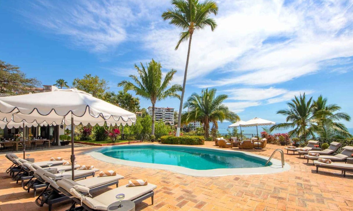 Conchas Chinas Villa | Stunning Mid-Century Modern Villa with Spacious Pool Deck & Panoramic Ocean View