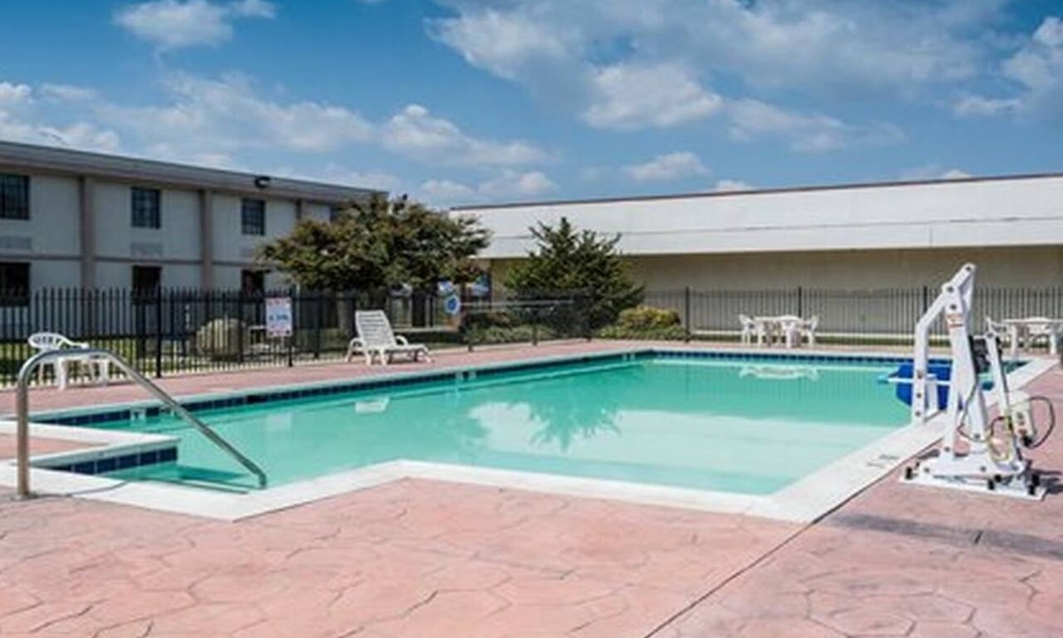 Bermuda Hotel | Suburban Studios Chester I-95