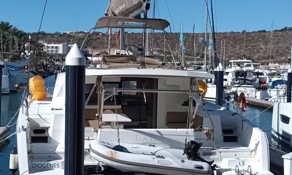 La Paz Boat Rental | Sun-Kissed Sailing in Mar de Cortez: A Baja California Sur Beach Experience