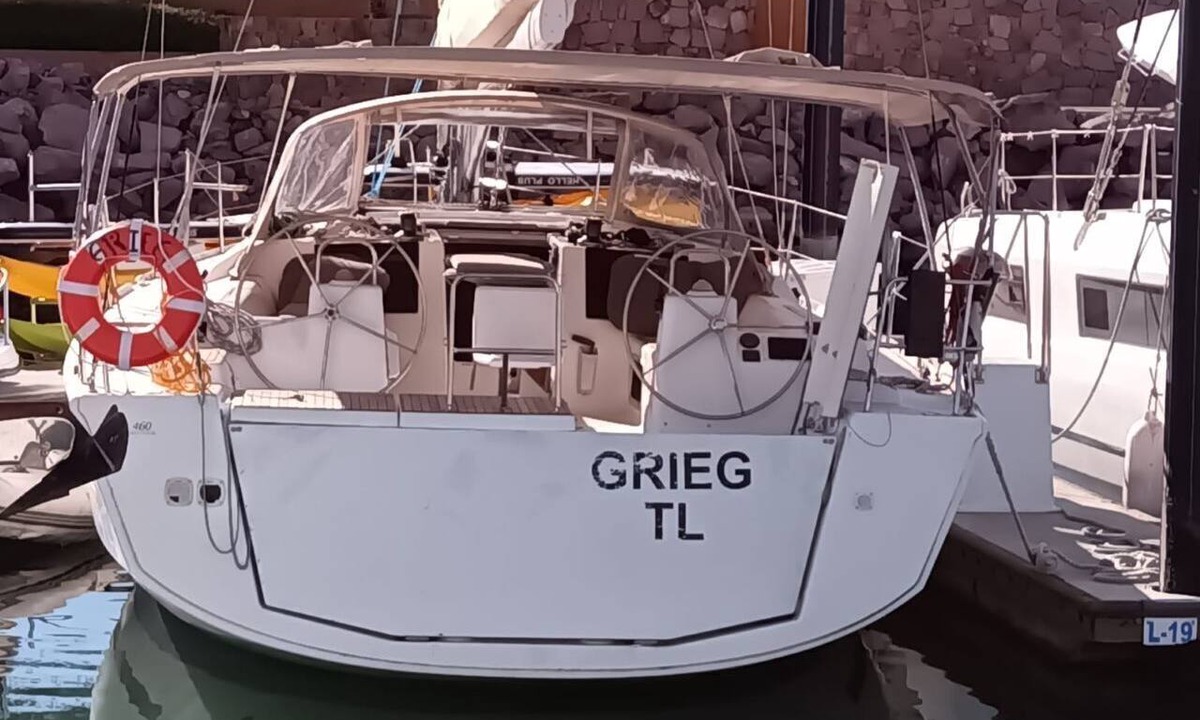 La Paz Boat Rental | Sun-Kissed Sailing in Mar de Cortez: A Baja California Sur Beach Experience