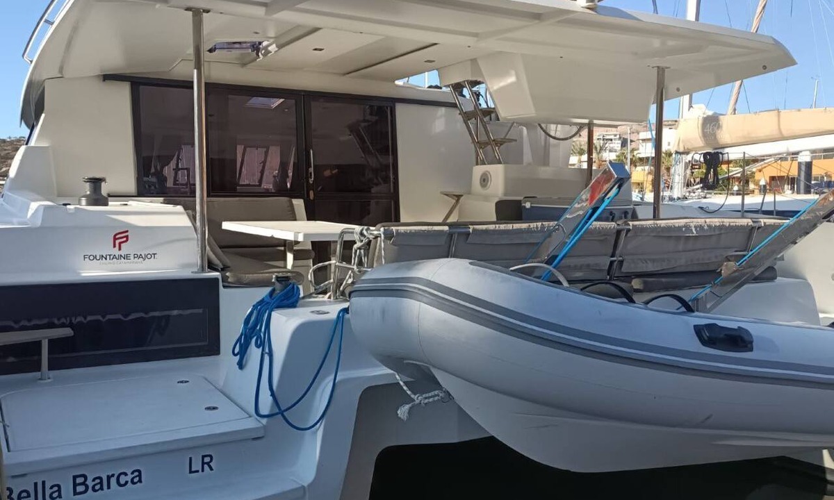 La Paz Boat Rental | Sun-Kissed Sailing in Mar de Cortez: A Baja California Sur Beach Experience