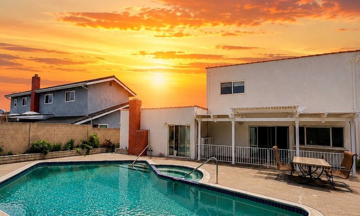 Fountain Valley House | Sunny Family Pool Home Near Disney & Beaches