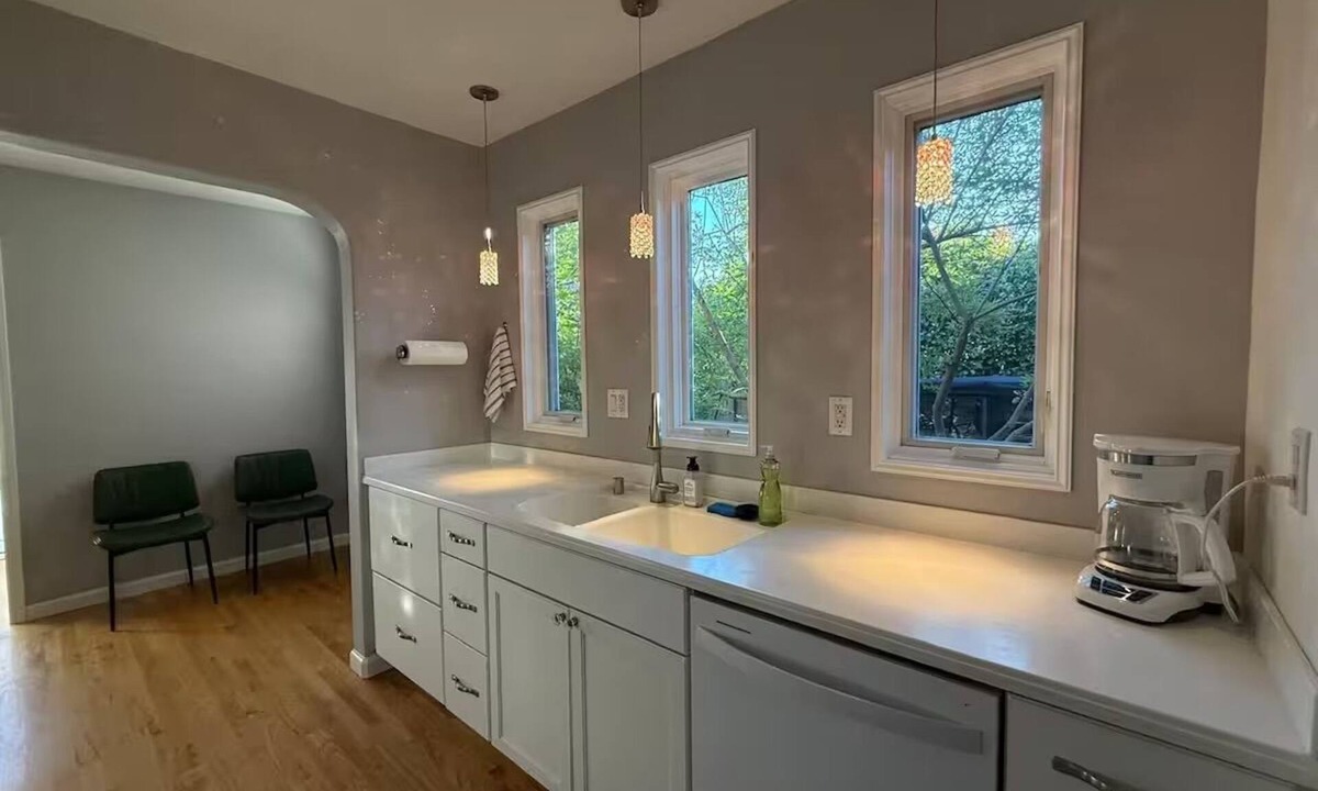 Chico House | Super Cute 3-bedroom house with beautiful primary bathroom close to Enloe