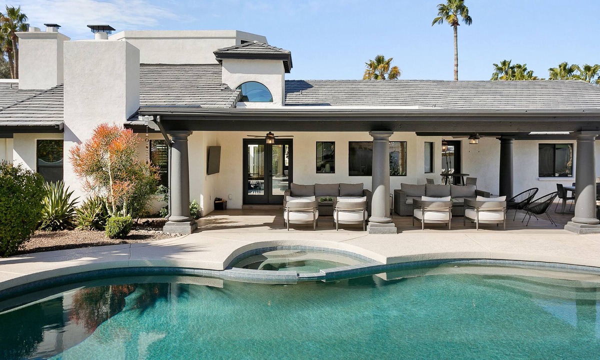 Sunrise Estates House | SWSS 6BR Luxury Group Retreat | Chef's Kitchen, Pool, Pickleball & Putting Green