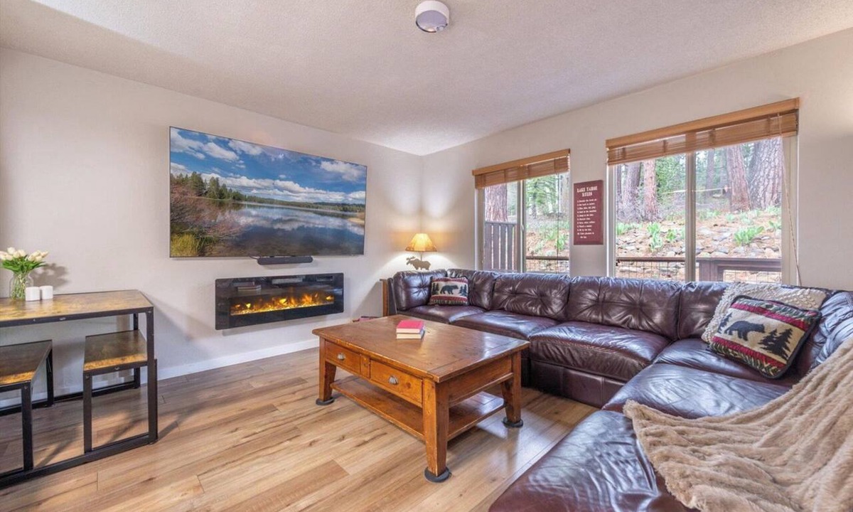 Lake Forest Condo | Tahoe Retreat 4BR I Resort Perk & Walk to Lake I 10 guests