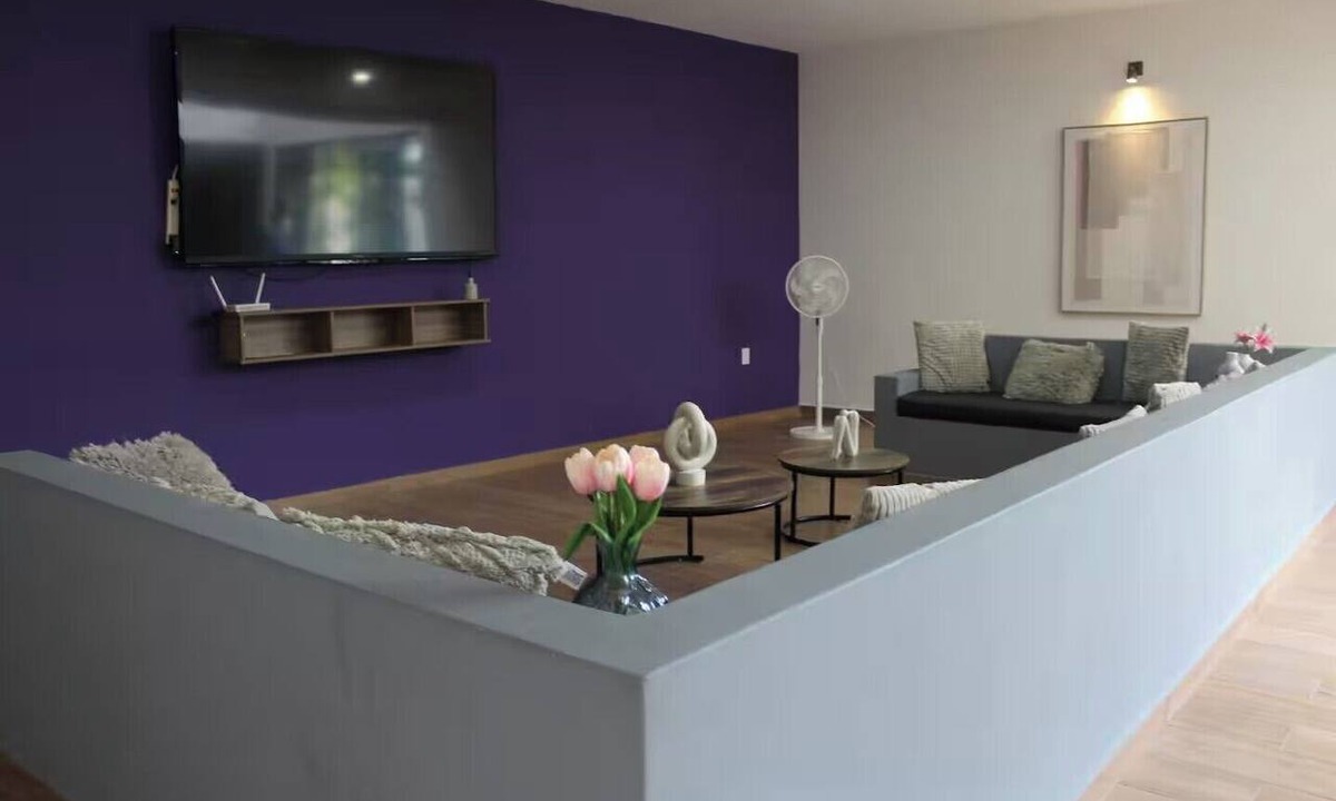 Burgos Bugambilias House | The Glass & Stones Oasis: An Urban Sanctuary