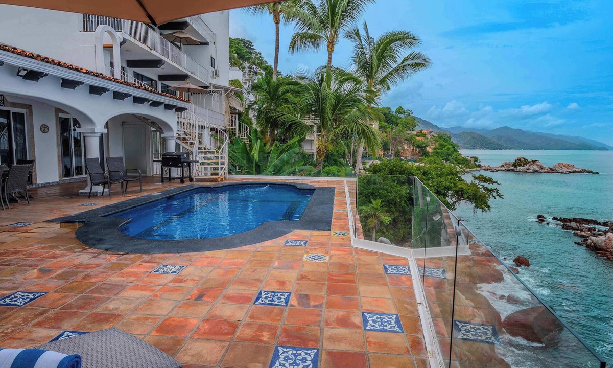 Mismaloya Villa | The Hacienda + Apartment at Del Mar PV