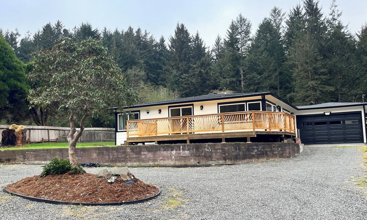 McKinleyville House | Tranquil 3-bedroom house in marvelous McKinleyville perfect for relaxing