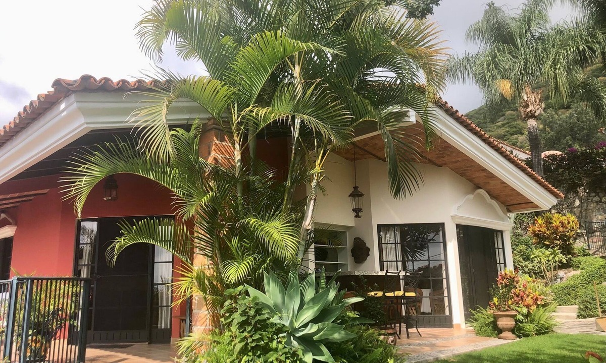 Ajijic House | Tranquil summer escape, world-best climate, overlooking Lake Chapala